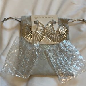 Brand new, never worn Kendra Scott earnings!